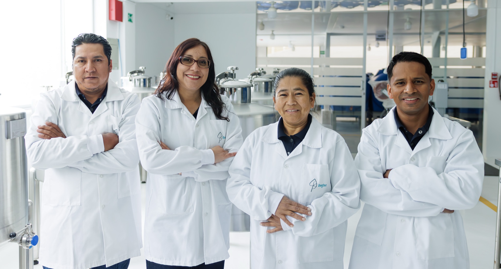 Equipo de Inagtec en el laboratorio de producción